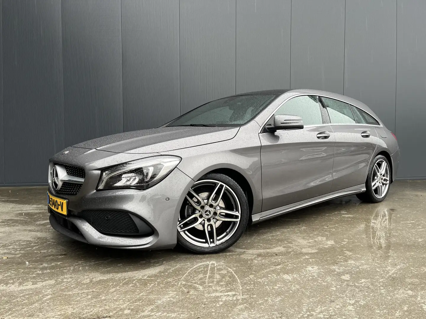 Mercedes-Benz CLA 180 Shooting Brake AUTOMAAT AMG SPORT EDITION 1e EIGEN Gris - 1