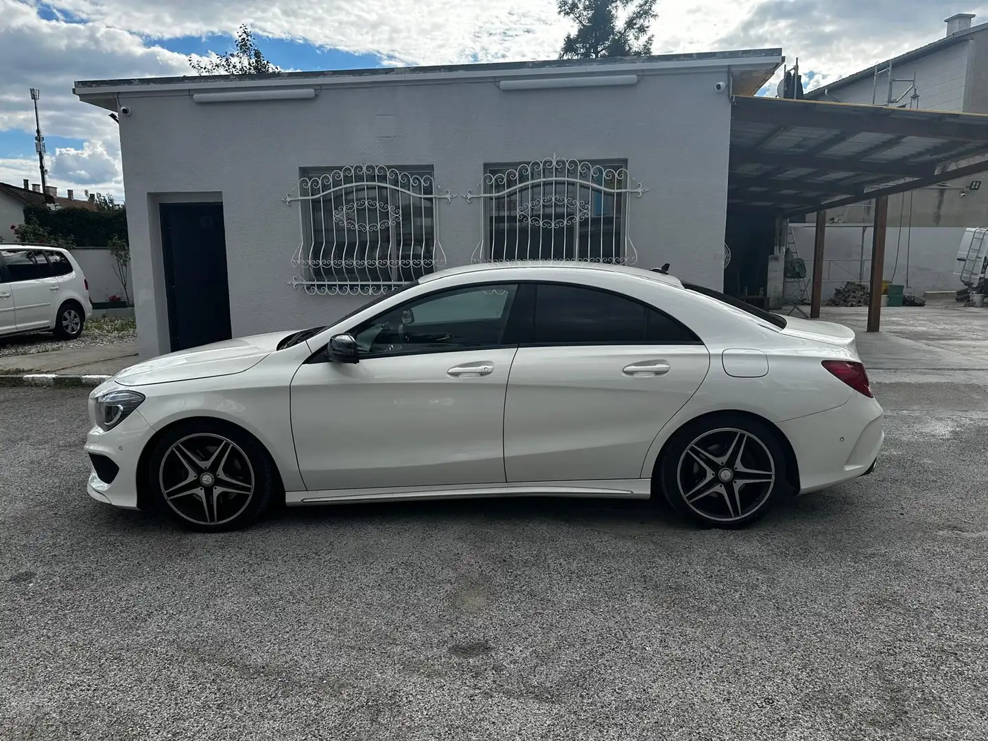 Mercedes-Benz CLA 220 CLA 220 CDI / d 4Matic (117.305) Weiß - 2