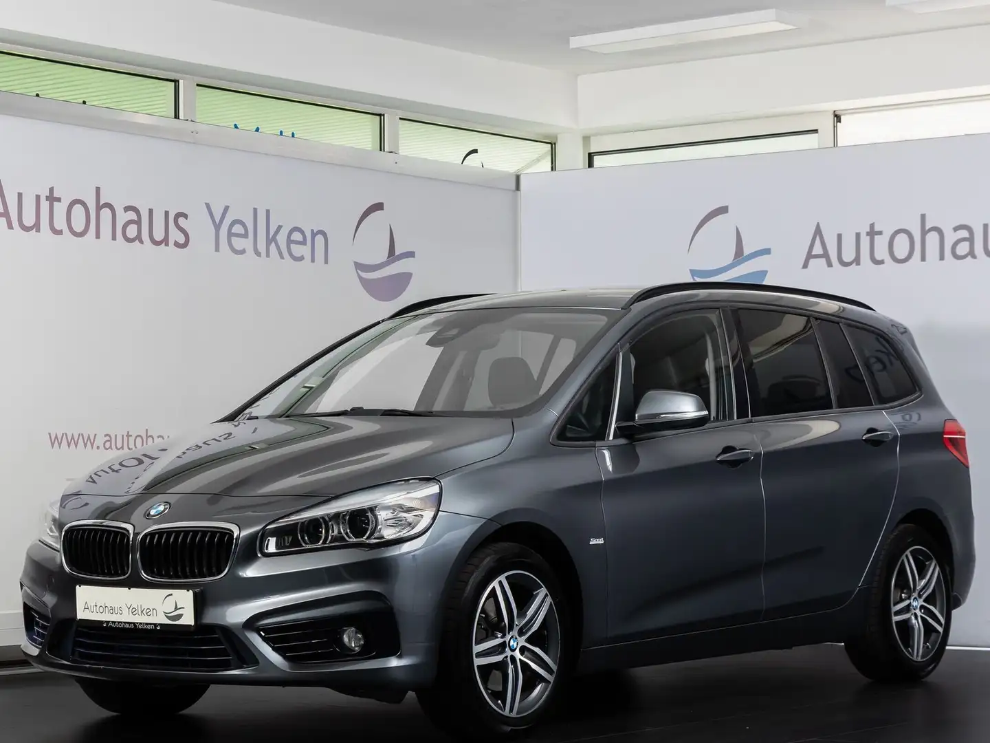 BMW 218 i Sport Line *LED*NAVI*SHZ Grau - 2