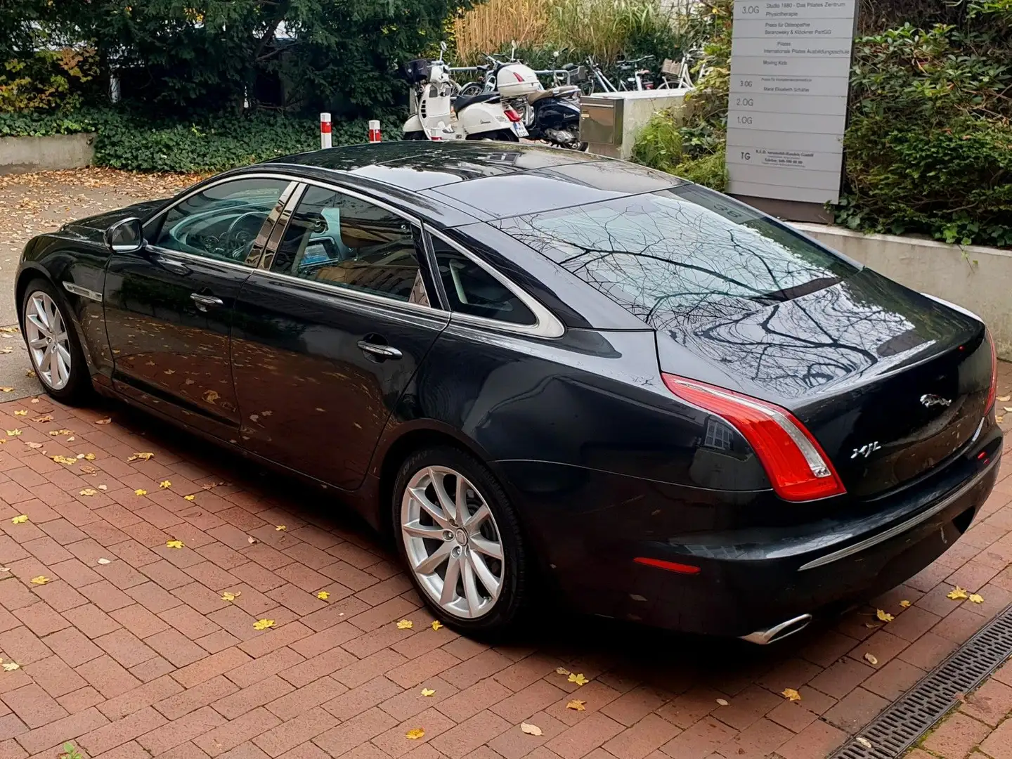 Jaguar XJ L Limousine lang*PremiumLuxury Portofolio 2011 Negro - 2