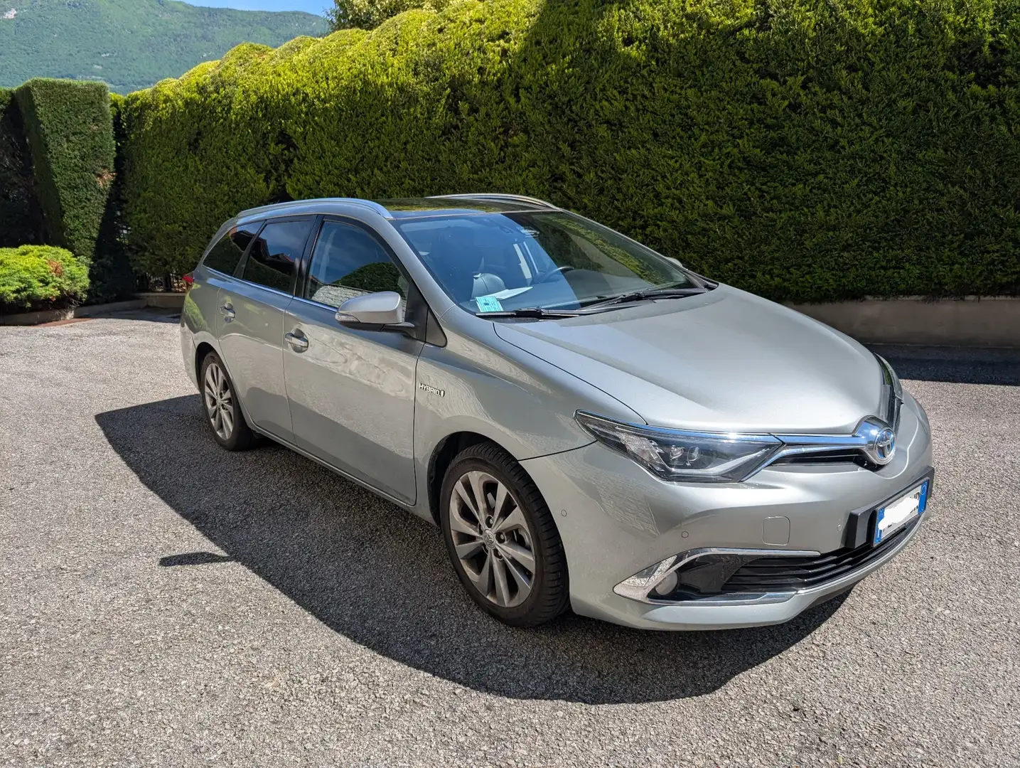 Toyota Auris Touring Sport 1.8 hybrid Lounge - 1
