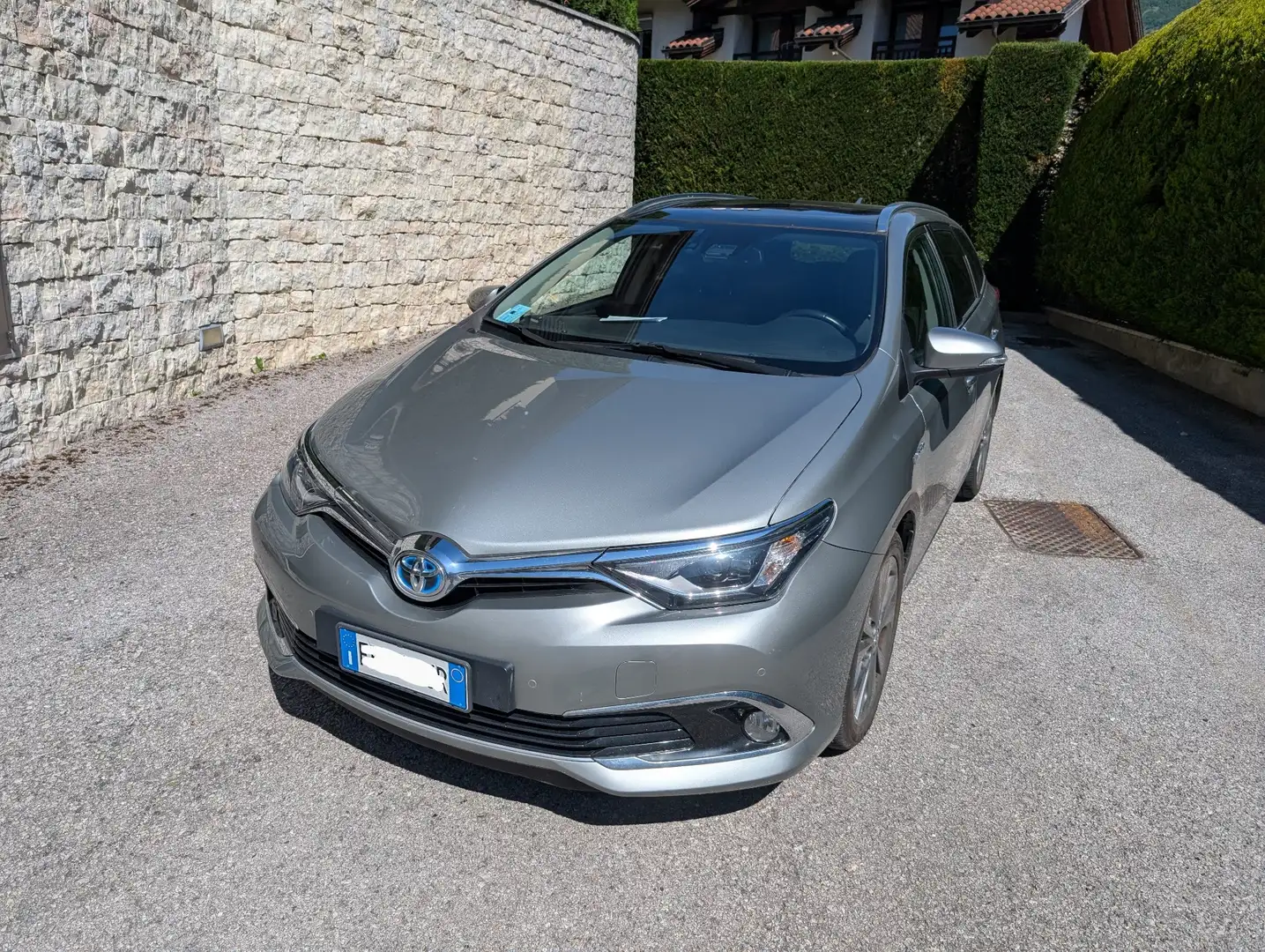 Toyota Auris Touring Sport 1.8 hybrid Lounge - 2