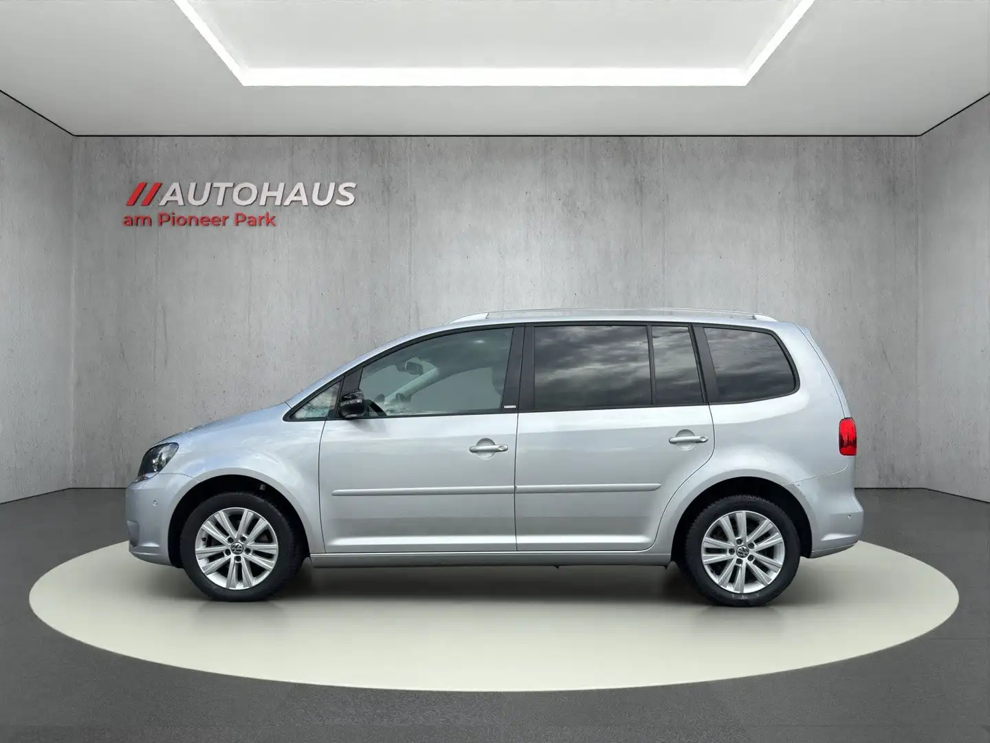 Volkswagen Touran 1.6 TDI Style BMT-Pano-SHZ-PDC-AHK-Navi Silber - 2