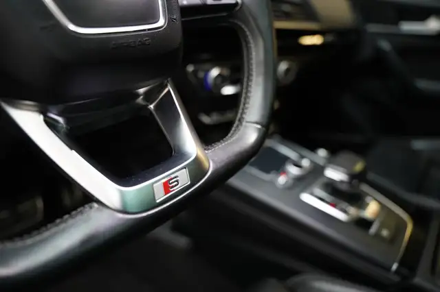 Audi SQ5 view 15