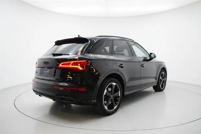 Audi SQ5 view 5