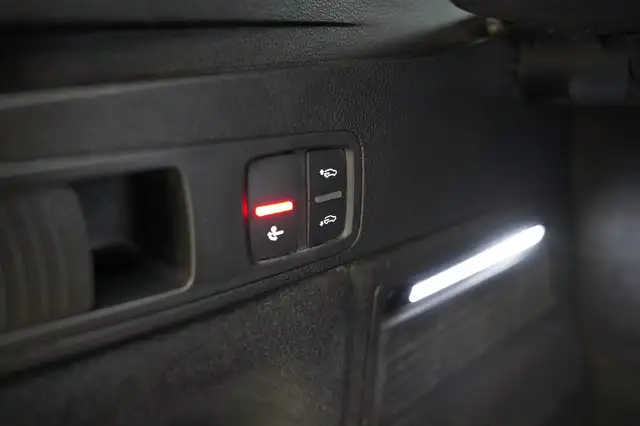 Audi SQ5 view 11