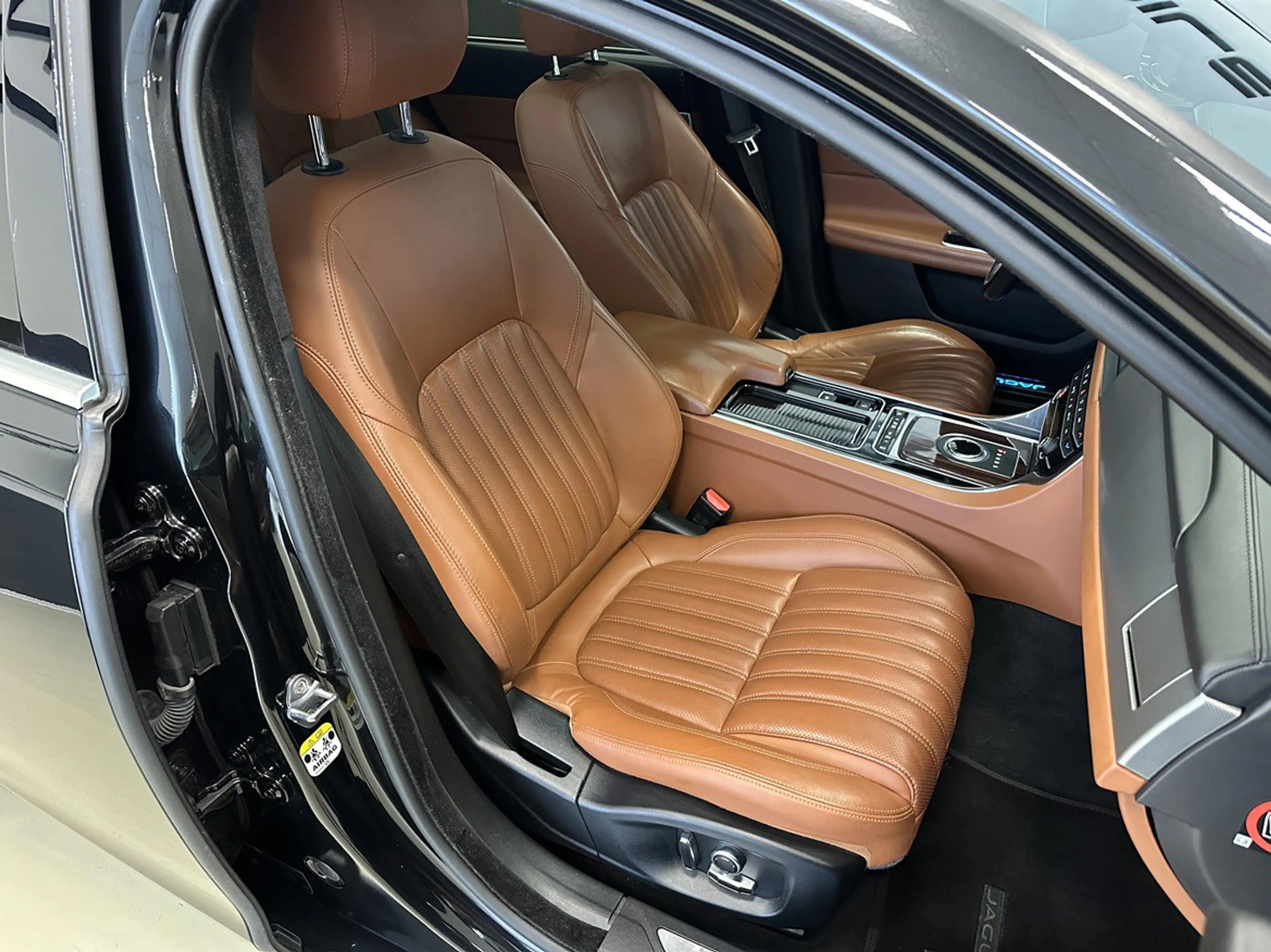 Jaguar XF Sportbrake 20d Portfolio AWD ACCLeder LED Navi — photo 9