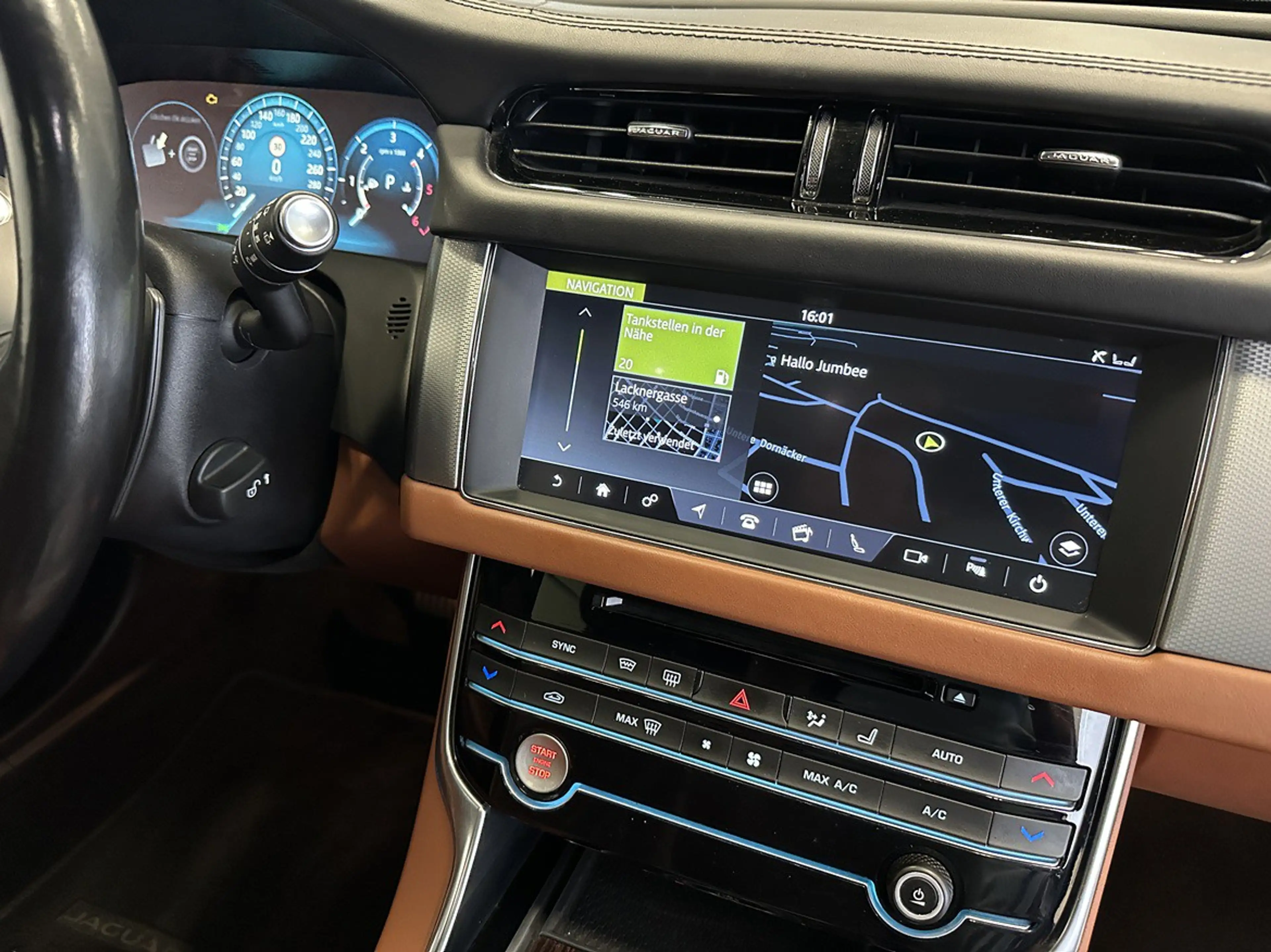 Jaguar XF Sportbrake 20d Portfolio AWD ACCLeder LED Navi — photo 13