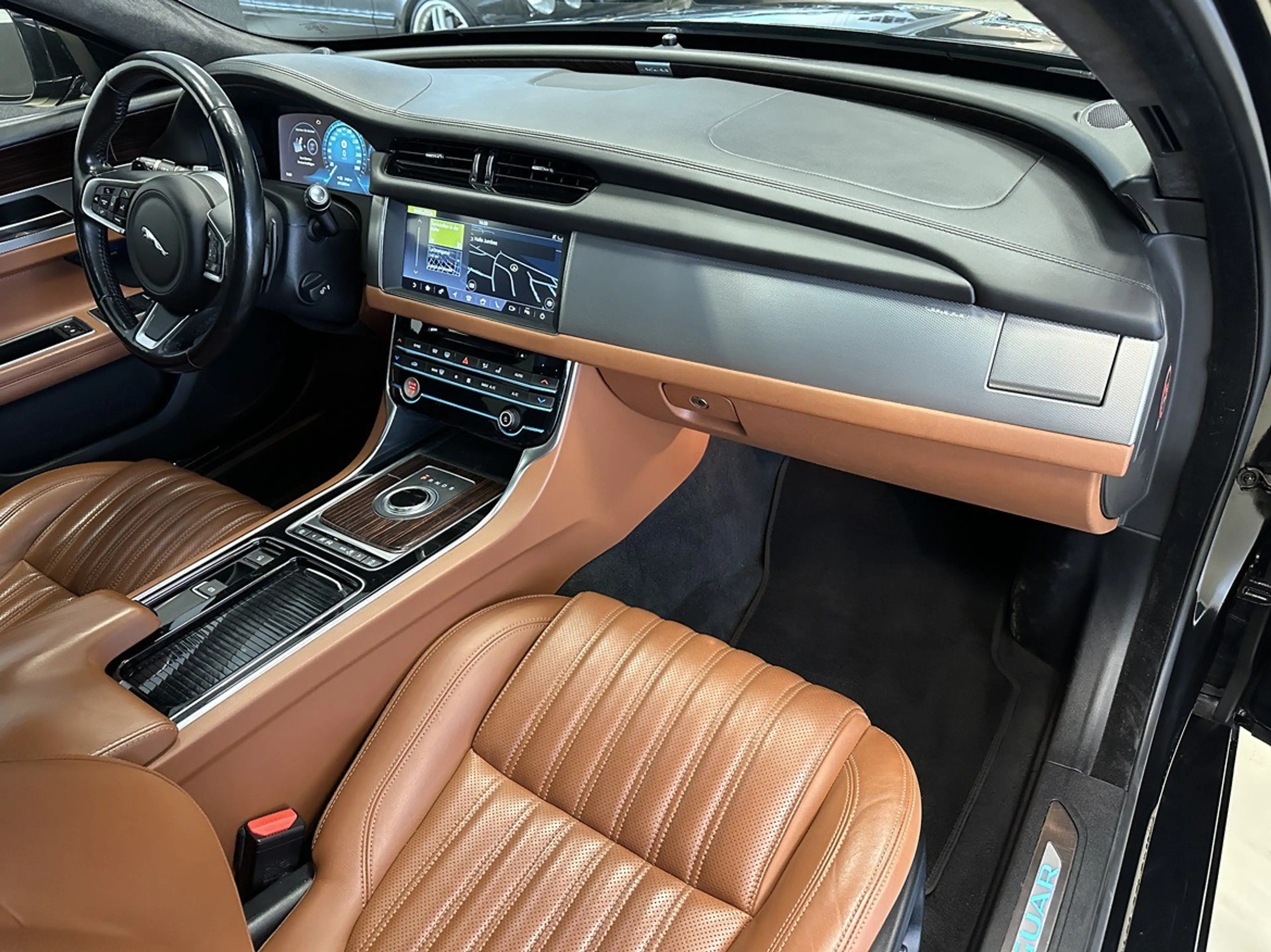 Jaguar XF Sportbrake 20d Portfolio AWD ACCLeder LED Navi — photo 8