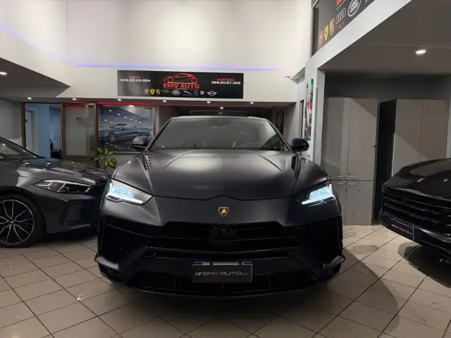 Lamborghini Urus view 2