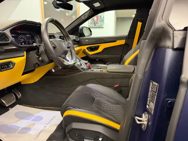 Lamborghini Urus view 7