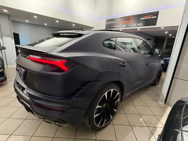Lamborghini Urus view 13