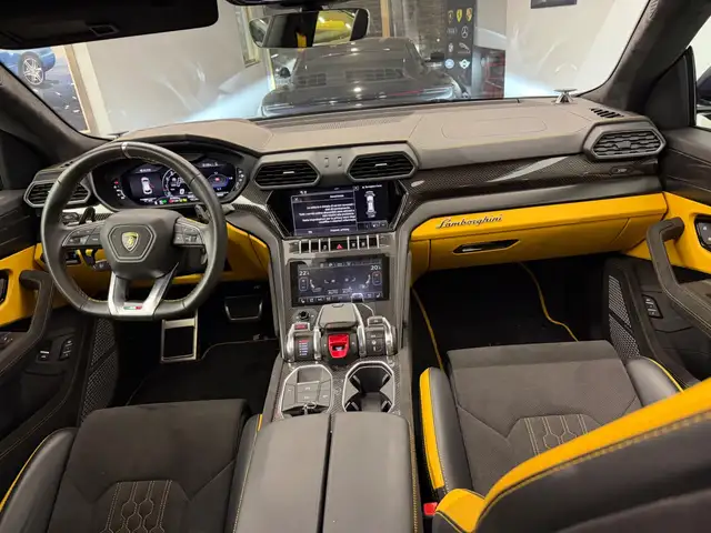Lamborghini Urus view 9