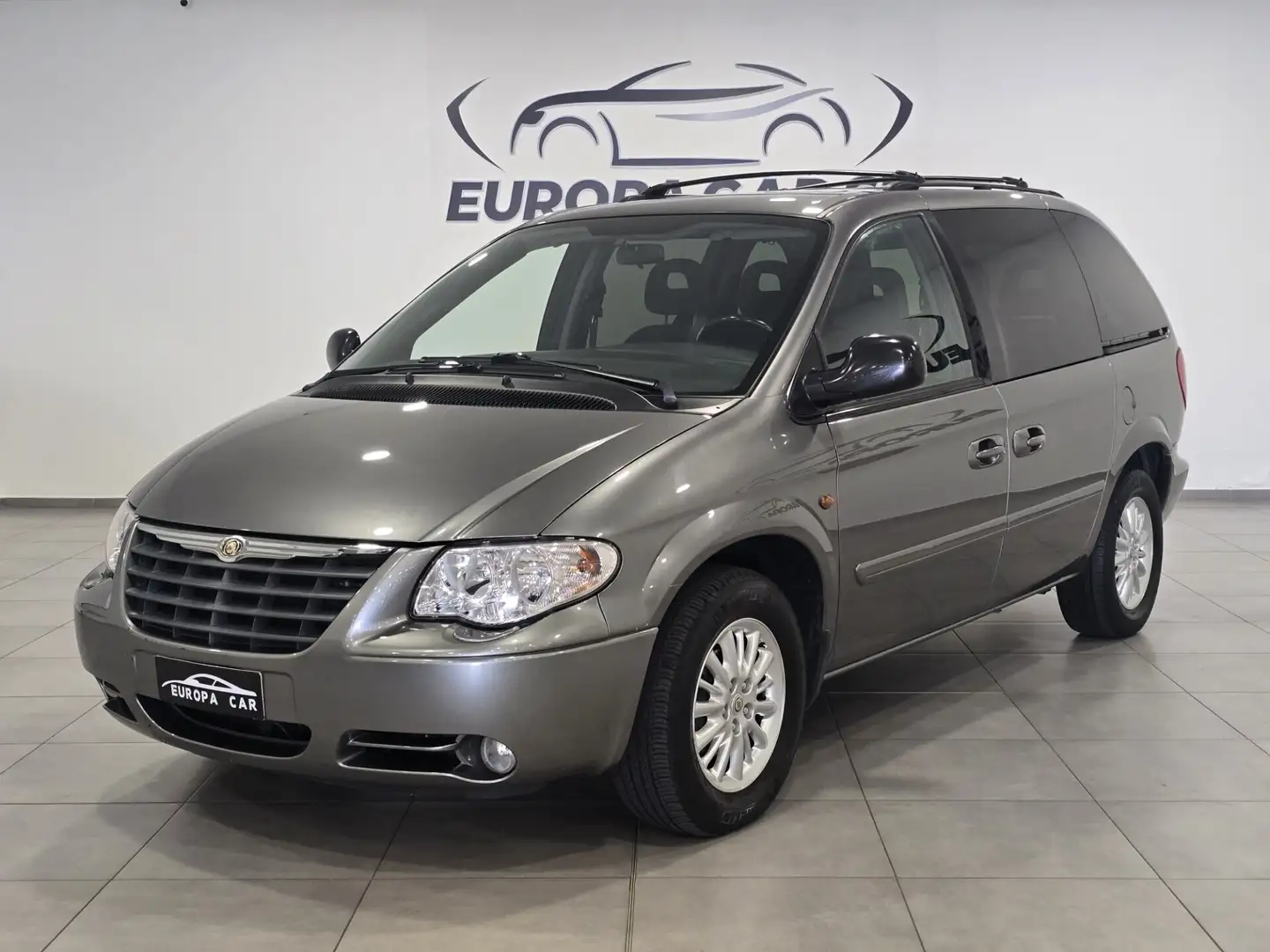 Chrysler Voyager 2.8 CRD Gris - 1
