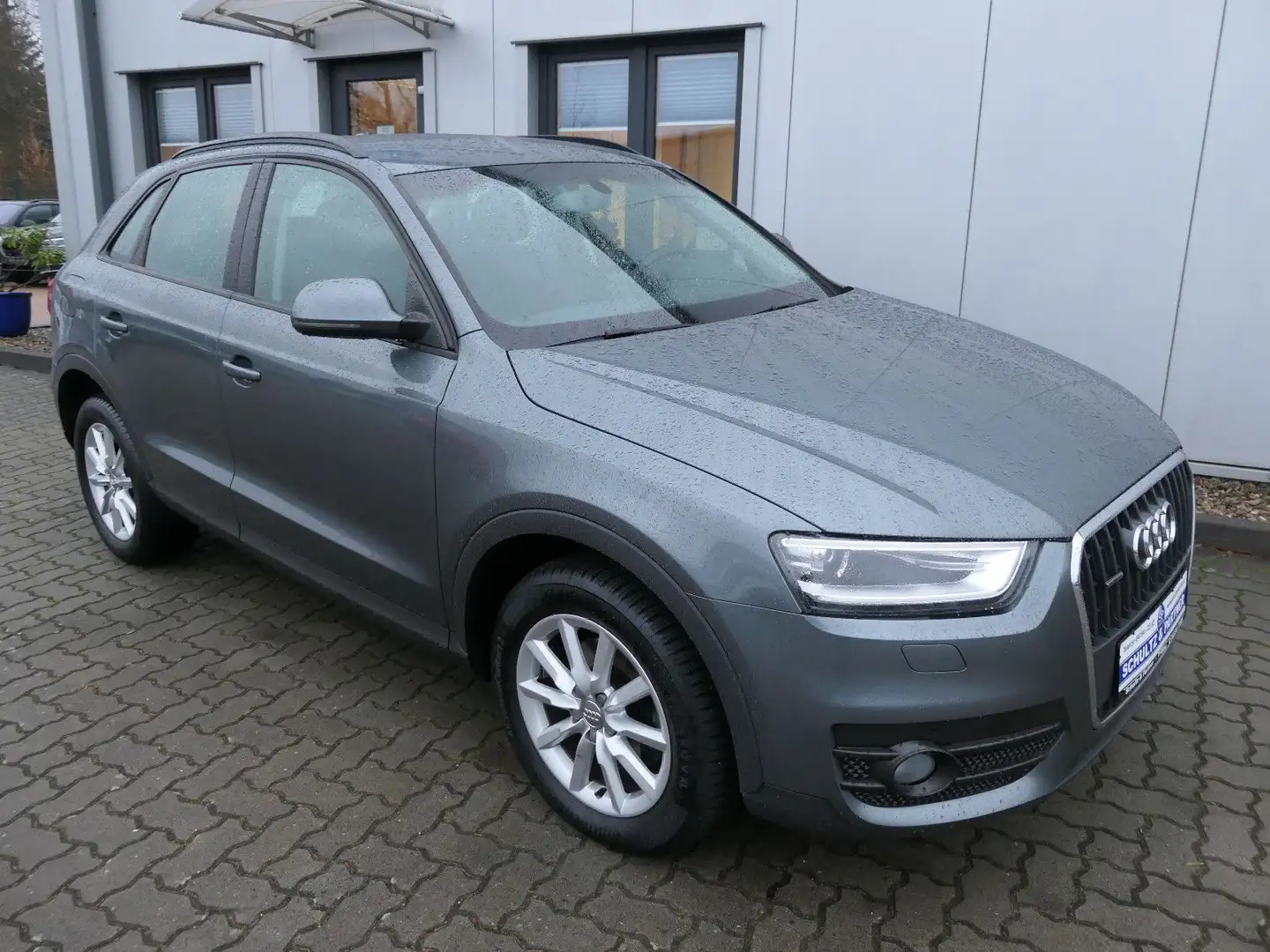 Audi Q3 2.0 TDI quattro // Scheckh., AHK, PDC, Navi Grau - 2