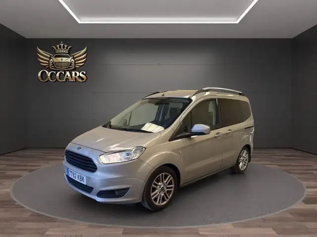 Ford Tourneo Courier 1.0 Ecoboost Titanium