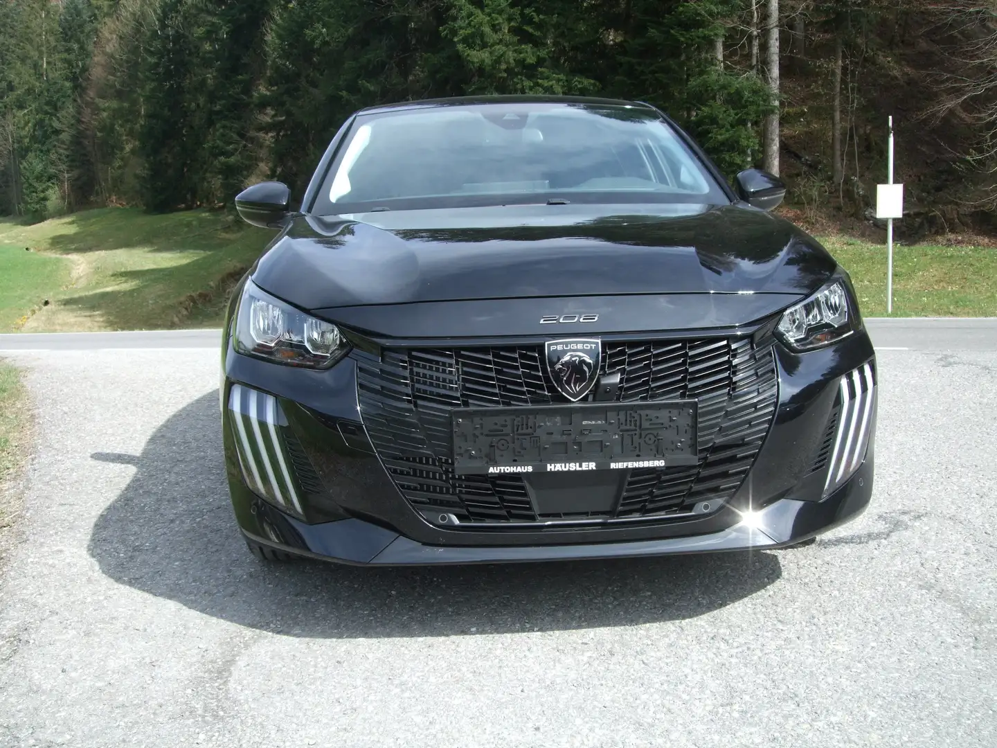 Peugeot 208 Allure PureTech 100 Schwarz - 2