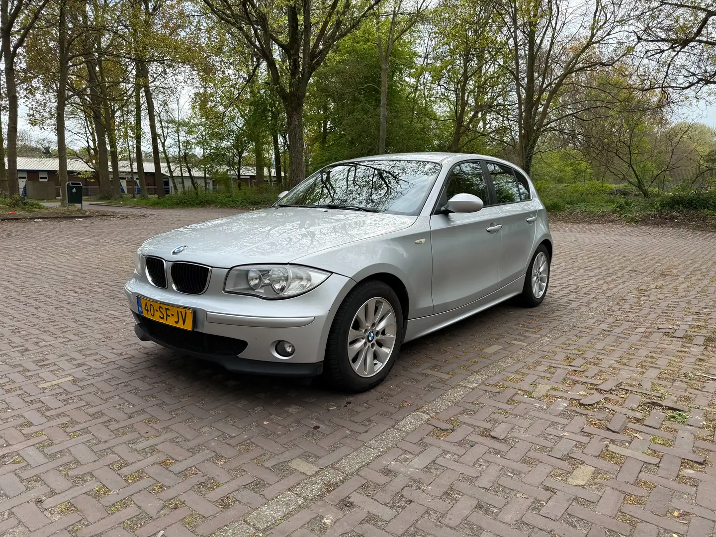 BMW 118 High Executive Zilver - 1