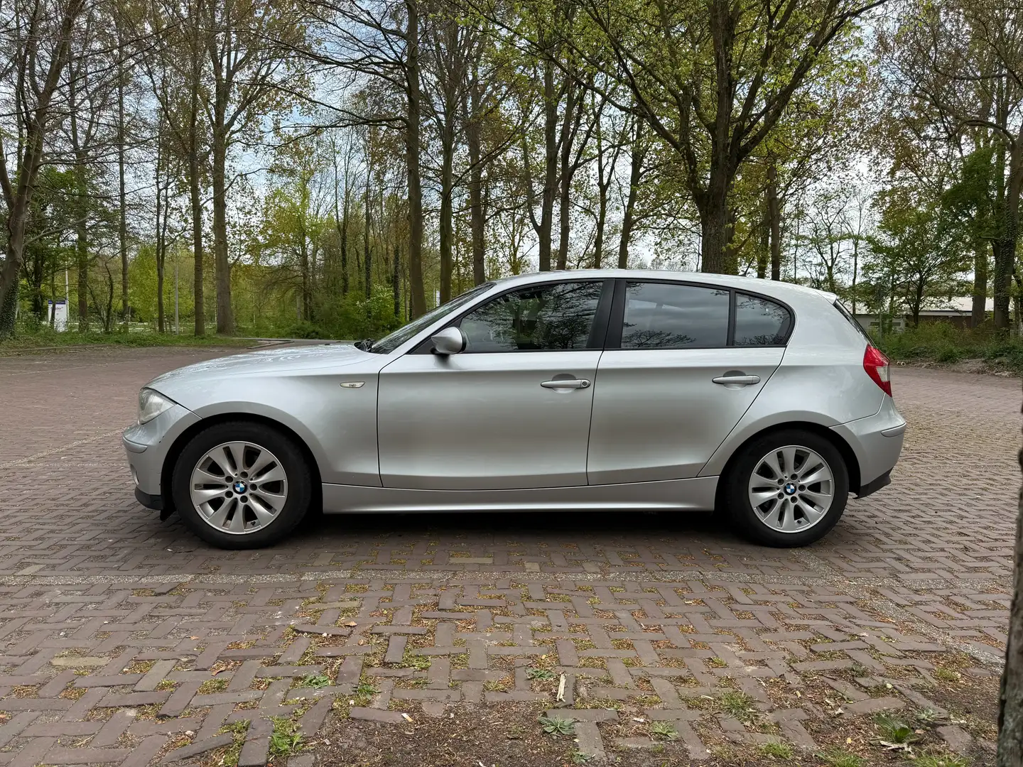 BMW 118 High Executive Zilver - 2