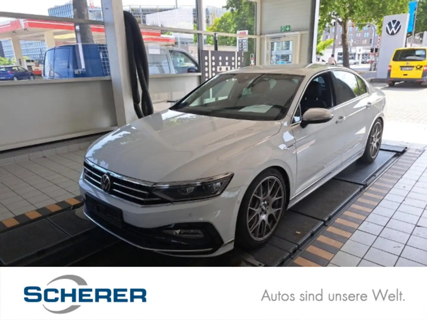 Volkswagen Passat 2.0TSI Elegance 4M DSG R-Line NAVI H&K Weiß - 1