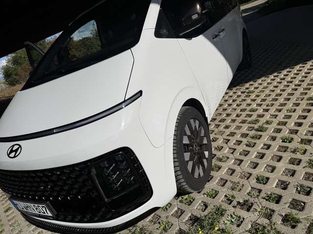 Imagine Hyundai STARIA 2.2 CRDi Allrad Signature