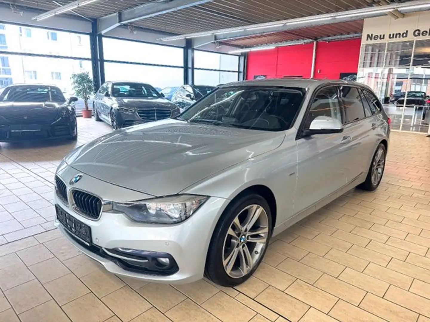 BMW 318 318d SPORT LINE *AUTOM+NAVI+KLIMAAUT+18'ALU* Zilver - 2