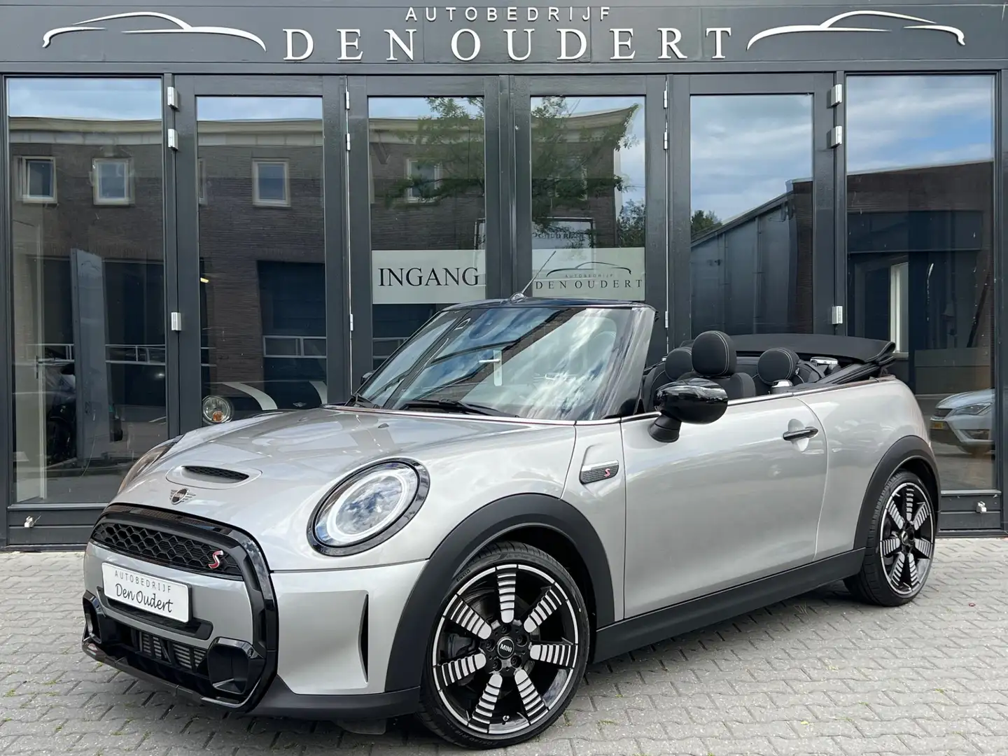 MINI Cooper S Cabrio Mini 2.0 Classic AUT. CAMERA / CARPLAY / LED / 202 Grijs - 1