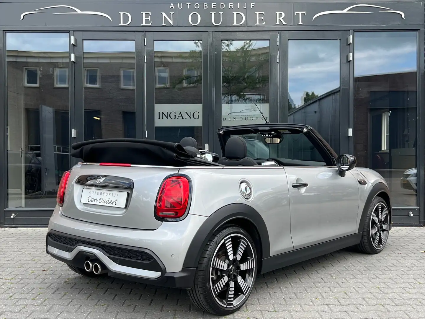 MINI Cooper S Cabrio Mini 2.0 Classic AUT. CAMERA / CARPLAY / LED / 202 Grijs - 2