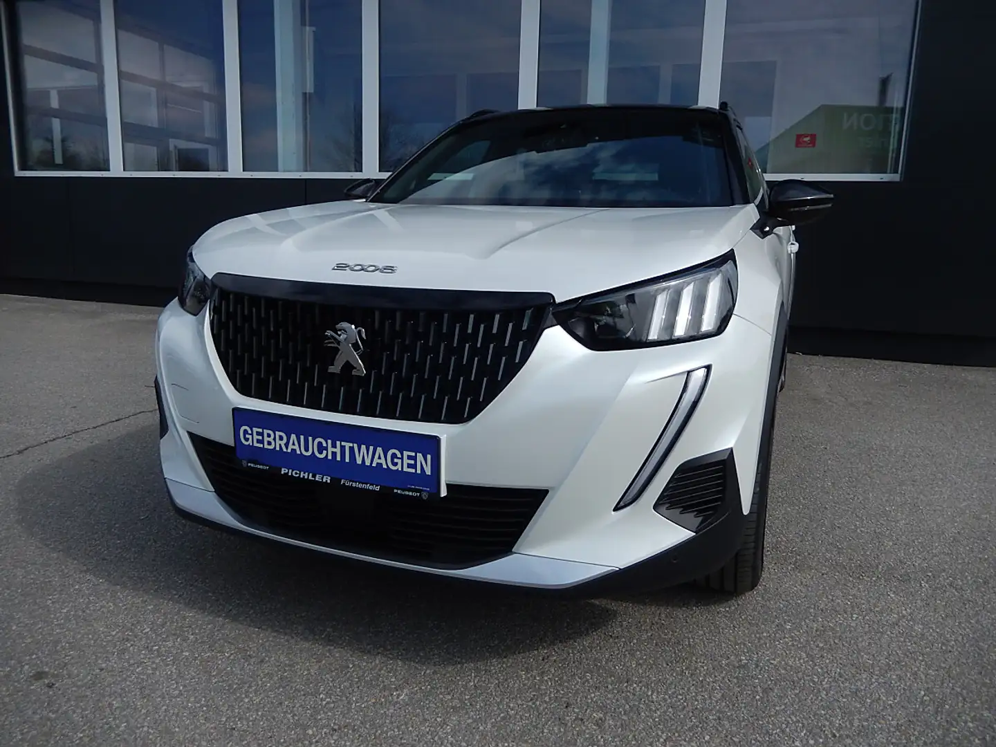 Peugeot 2008 1,5 BlueHDi 130 S&S GT EAT8 Weiß - 1