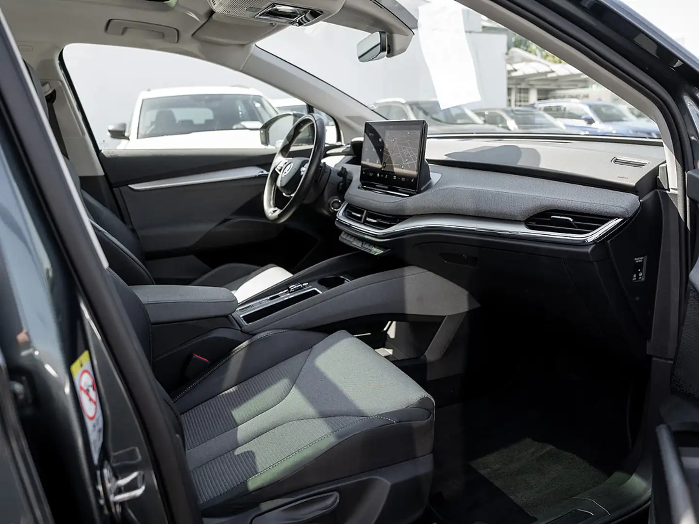 Skoda Enyaq 80 Loft AHK Navi Pano Smart-Link Kamera Grau - 2