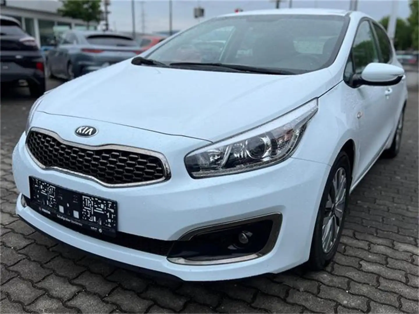 Kia Ceed / cee'd cee'd 1,4 MPI Silber Plus Weiß - 1