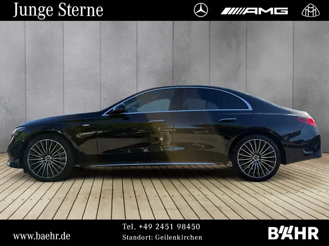 Mercedes-Benz 300 view 2