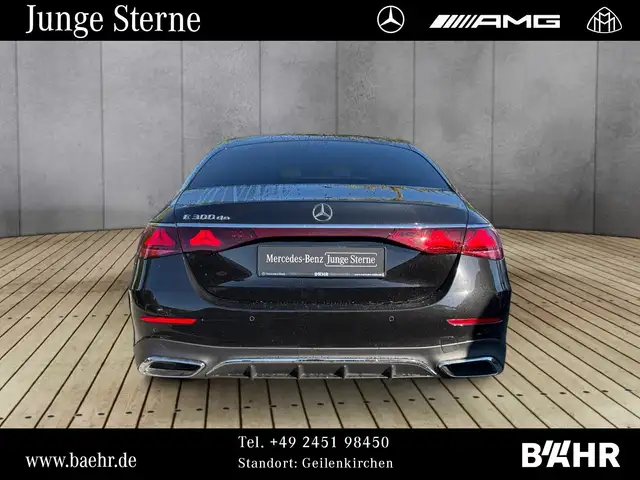 Mercedes-Benz 300 view 8