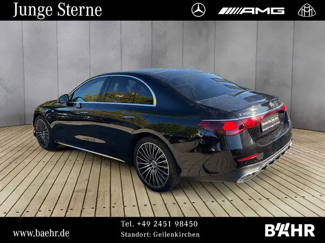 Mercedes-Benz 300 view 3