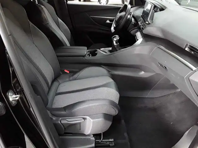 Peugeot 5008 view 8
