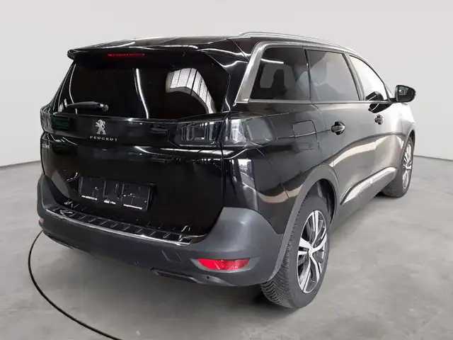 Peugeot 5008 view 4