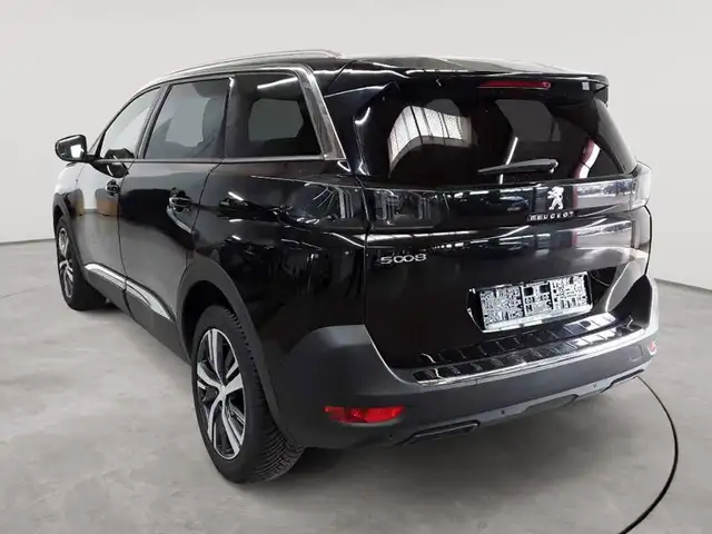 Peugeot 5008 view 5