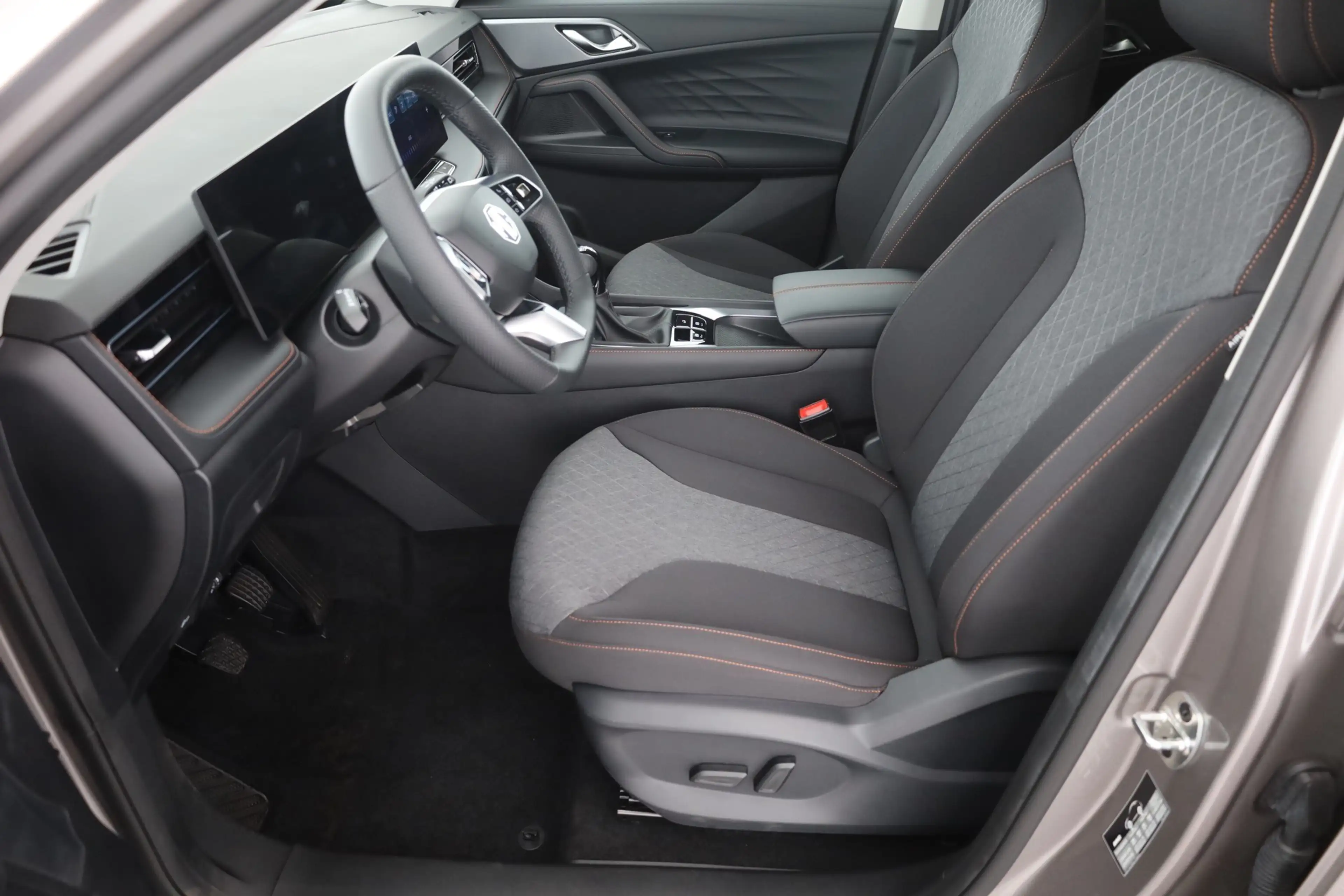MG HS 1.5 T-GDI Comfort LED Navi Kamera — photo 21