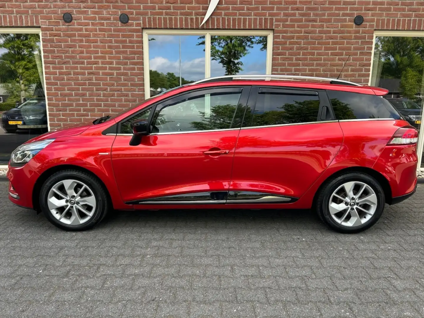 Renault Clio Estate 0.9 TCe Limited NETTE AUTO / NAVI / CLIMA / Rouge - 2