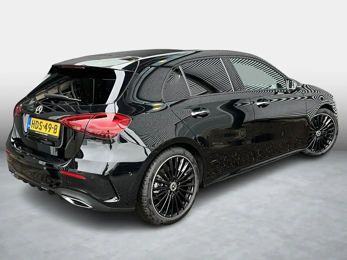 Mercedes-Benz A 200 AMG Line | Bruin Interieur | Burmester | Panoramad Schwarz - 2