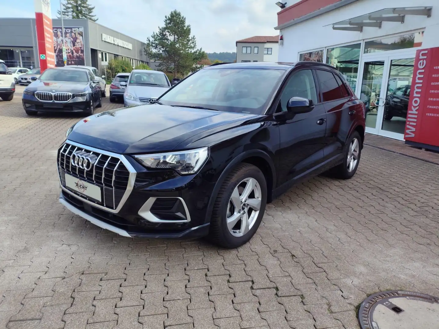 Audi Q3 35TFSI advanced Navi Pano Totwinkel SHZ Schwarz - 2