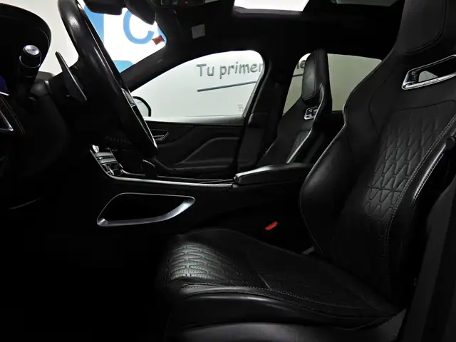Jaguar F-Pace view 9