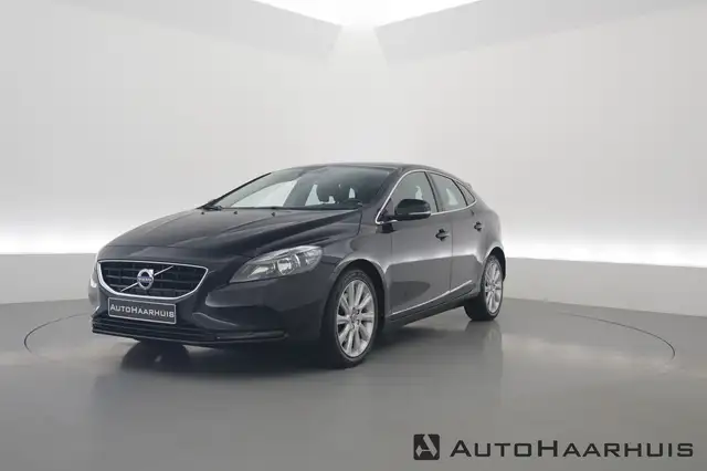 Volvo V40 1.6 T4 Momentum Aut. | Trekhaak | Navi | Cruise |
