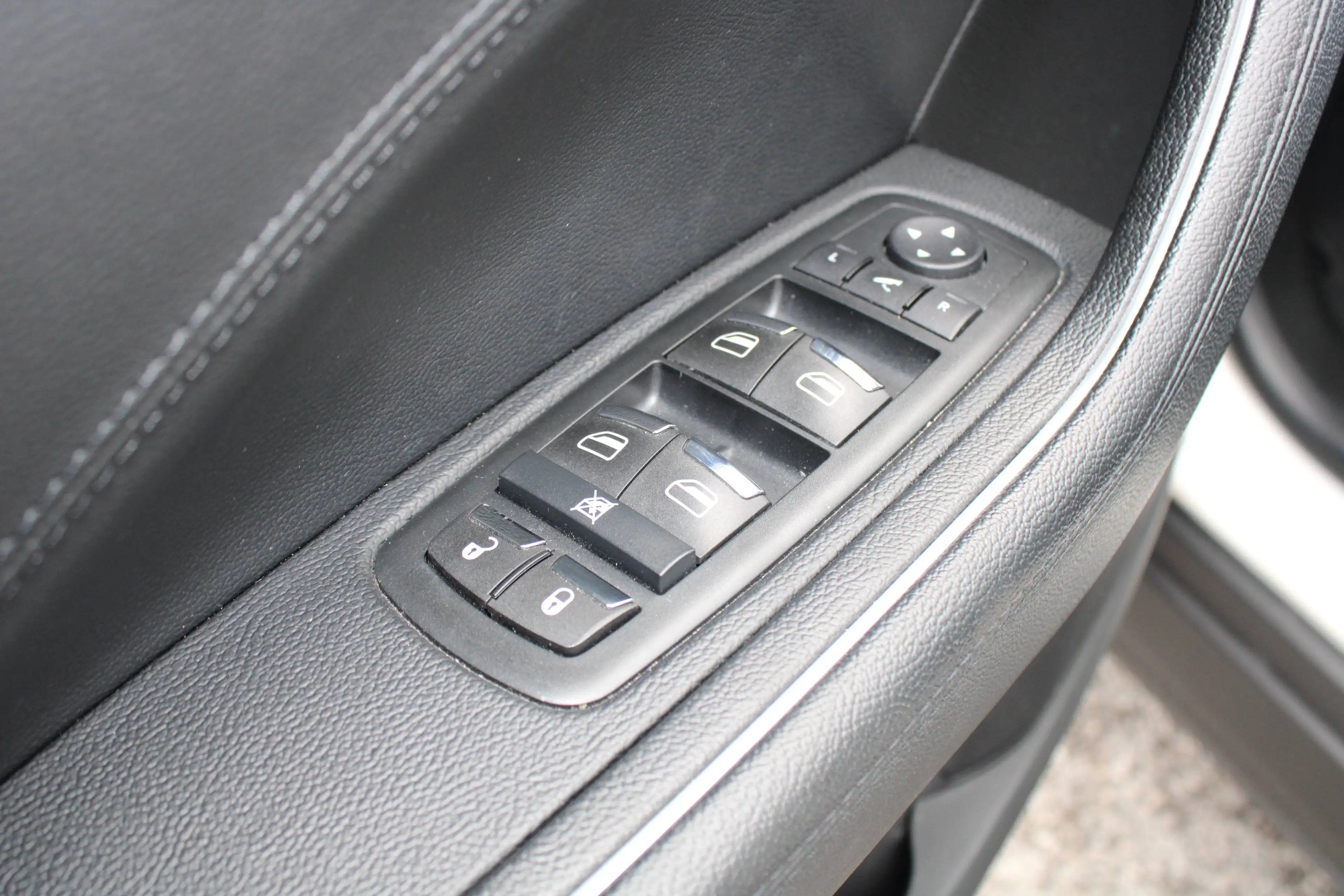 Maserati Levante Sport Design — photo 11