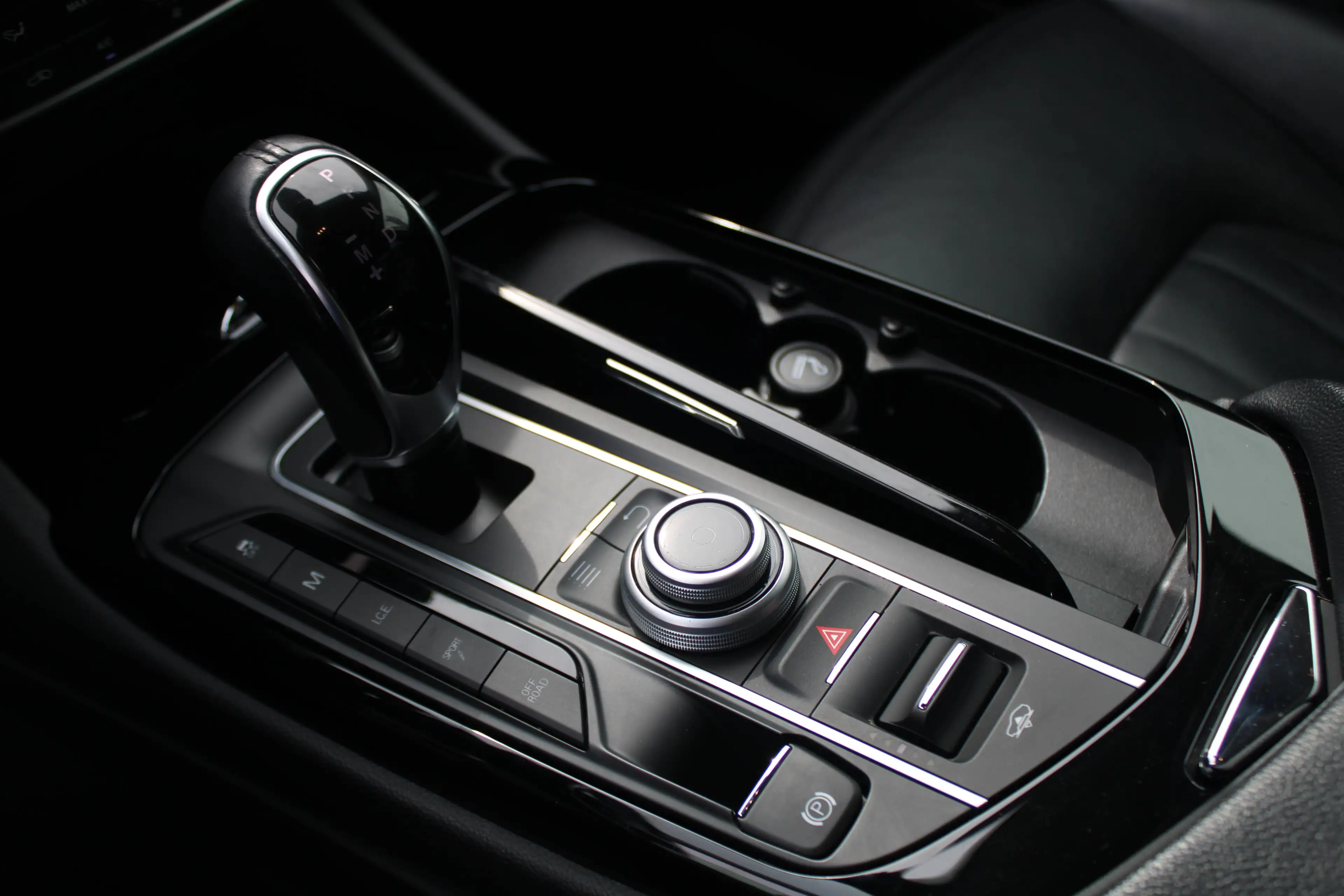 Maserati Levante Sport Design — photo 15