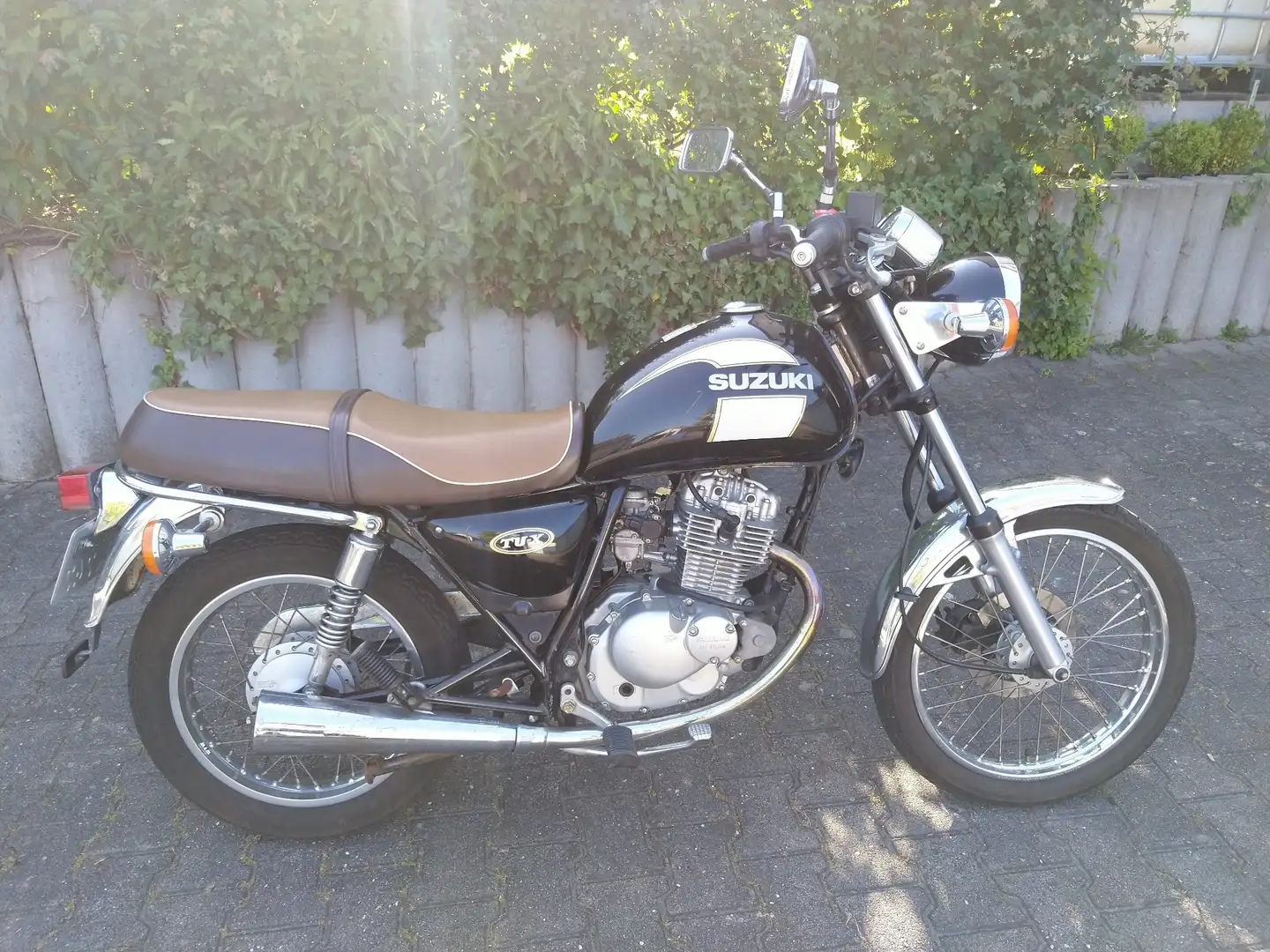 Suzuki TU 125 Schwarz - 1