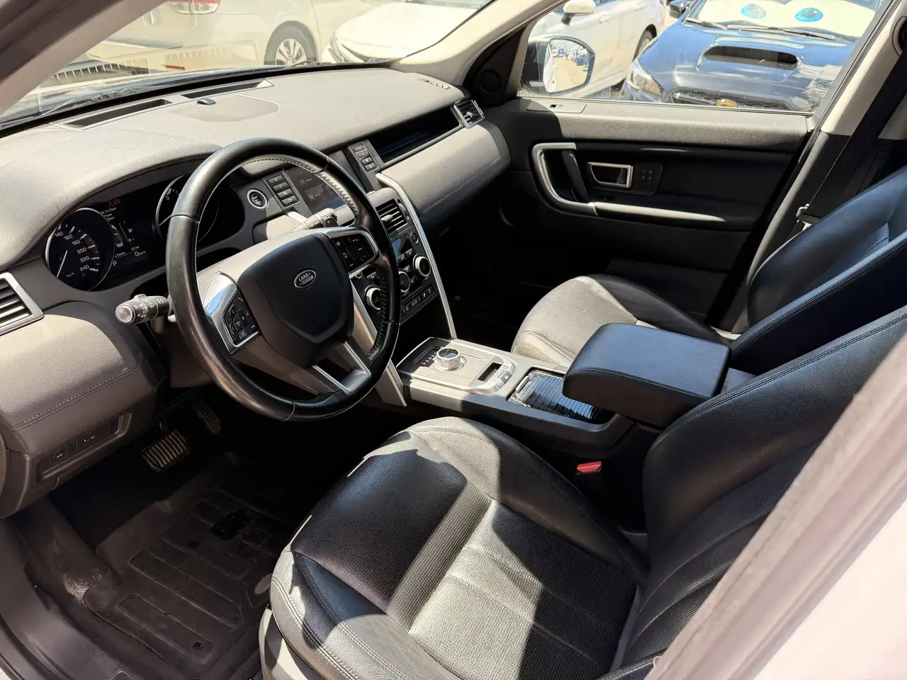 Land Rover Discovery Sport снимка Land Rover Discovery Sport
