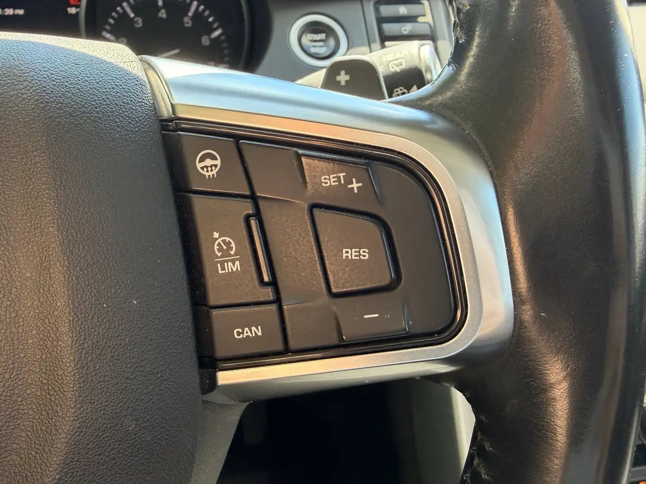 Land Rover Discovery Sport снимка Land Rover Discovery Sport