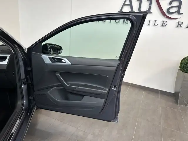 Volkswagen Polo view 7
