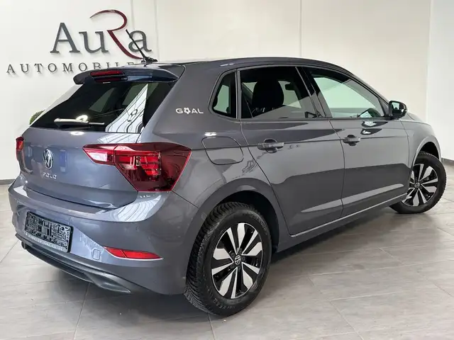 Volkswagen Polo view 4